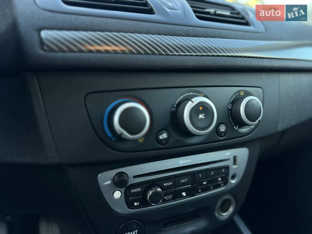 Бежевый Рено Меган, объемом двигателя 1.5 л и пробегом 246 тыс. км за 8200 $, фото 24 на Automoto.ua