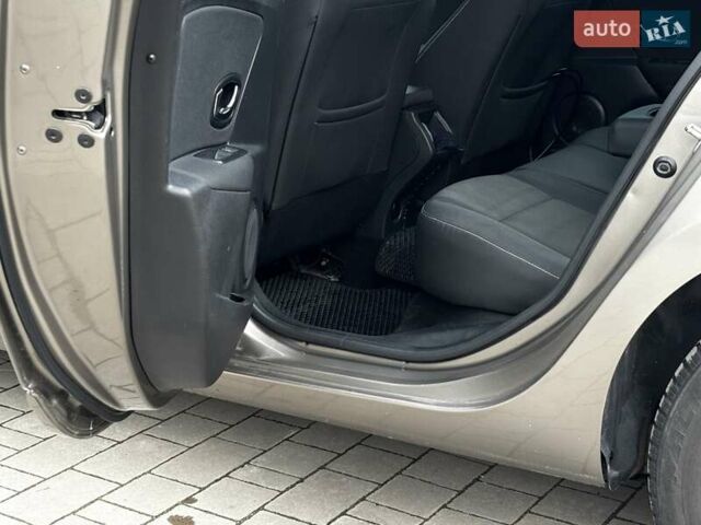 Бежевый Рено Меган, объемом двигателя 1.46 л и пробегом 201 тыс. км за 7399 $, фото 59 на Automoto.ua