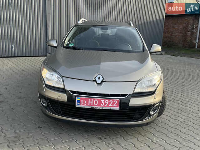 Бежевый Рено Меган, объемом двигателя 1.5 л и пробегом 243 тыс. км за 8200 $, фото 1 на Automoto.ua