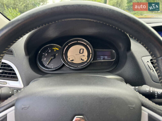 Бежевий Рено Меган, об'ємом двигуна 1.5 л та пробігом 299 тис. км за 6950 $, фото 12 на Automoto.ua