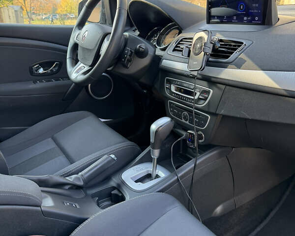 Бежевый Рено Меган, объемом двигателя 2 л и пробегом 154 тыс. км за 8400 $, фото 11 на Automoto.ua