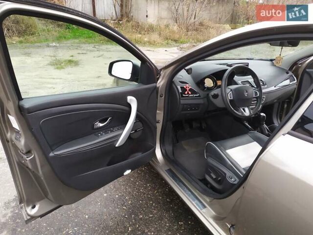 Бежевый Рено Меган, объемом двигателя 1.5 л и пробегом 267 тыс. км за 10500 $, фото 20 на Automoto.ua