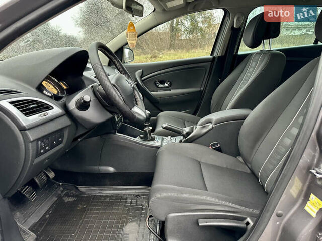 Бежевый Рено Меган, объемом двигателя 1.5 л и пробегом 223 тыс. км за 7800 $, фото 9 на Automoto.ua