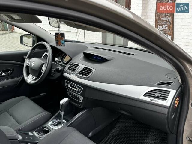 Бежевый Рено Меган, объемом двигателя 1.46 л и пробегом 201 тыс. км за 7399 $, фото 70 на Automoto.ua