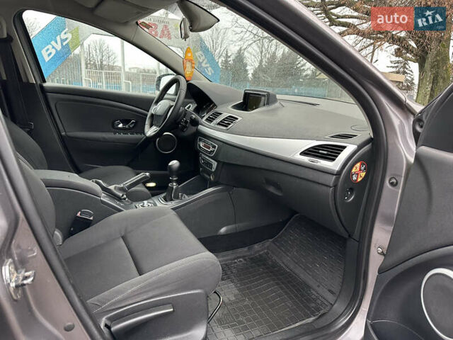 Бежевый Рено Меган, объемом двигателя 1.5 л и пробегом 223 тыс. км за 7800 $, фото 13 на Automoto.ua