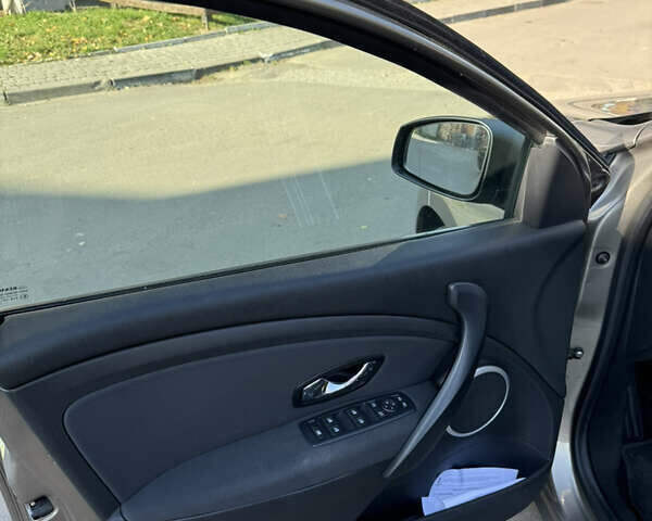 Бежевый Рено Меган, объемом двигателя 2 л и пробегом 154 тыс. км за 8400 $, фото 8 на Automoto.ua