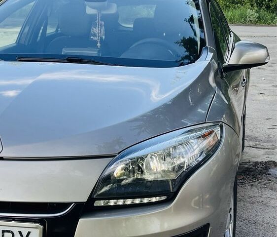 Бежевый Рено Меган, объемом двигателя 1.5 л и пробегом 226 тыс. км за 7550 $, фото 4 на Automoto.ua