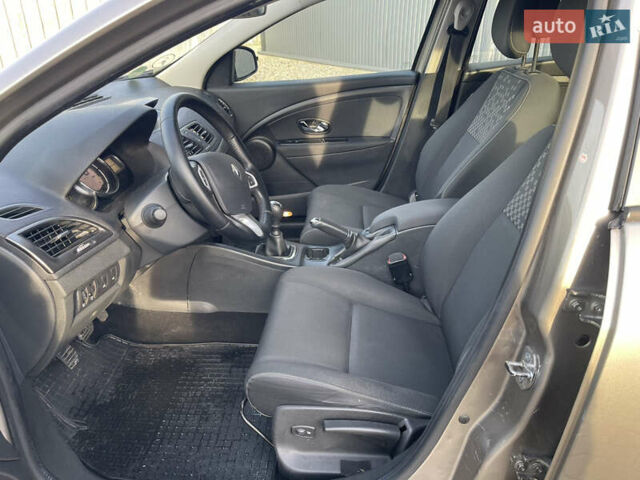 Бежевый Рено Меган, объемом двигателя 1.5 л и пробегом 243 тыс. км за 8200 $, фото 10 на Automoto.ua