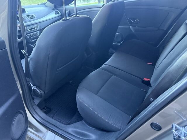 Бежевый Рено Меган, объемом двигателя 1.5 л и пробегом 235 тыс. км за 6999 $, фото 11 на Automoto.ua