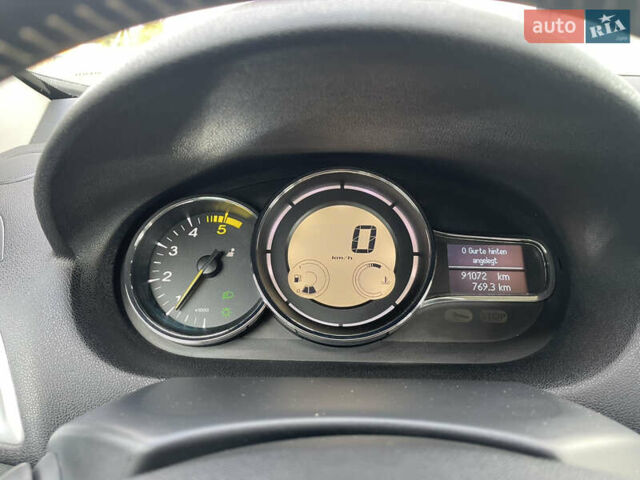 Бежевый Рено Меган, объемом двигателя 1.5 л и пробегом 91 тыс. км за 11700 $, фото 34 на Automoto.ua