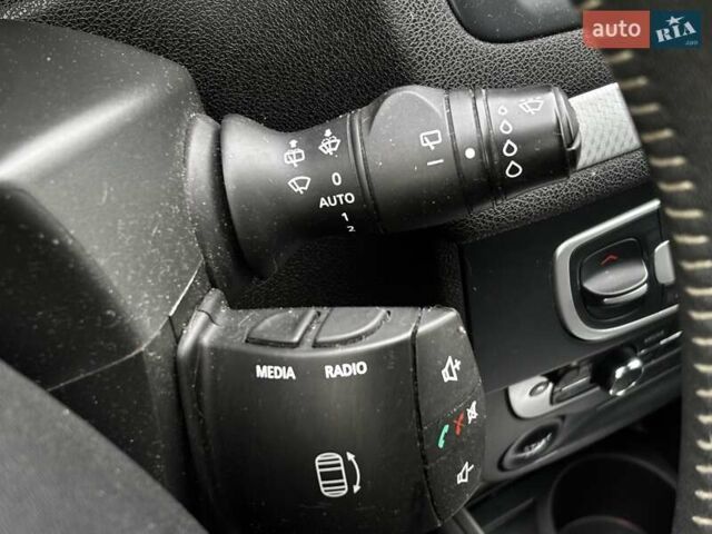 Бежевый Рено Меган, объемом двигателя 1.46 л и пробегом 201 тыс. км за 7399 $, фото 78 на Automoto.ua