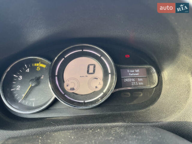 Бежевый Рено Меган, объемом двигателя 1.5 л и пробегом 243 тыс. км за 8200 $, фото 13 на Automoto.ua