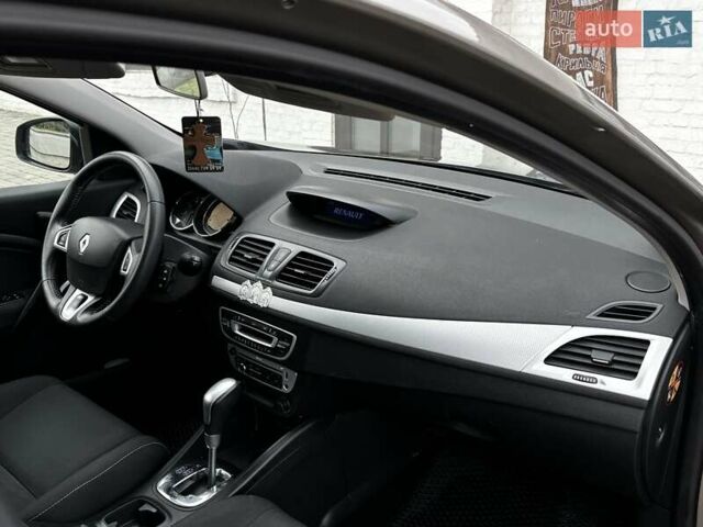 Бежевый Рено Меган, объемом двигателя 1.46 л и пробегом 201 тыс. км за 7399 $, фото 69 на Automoto.ua