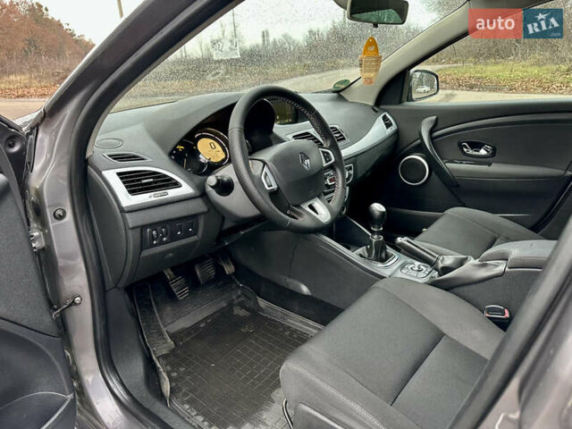 Бежевый Рено Меган, объемом двигателя 1.5 л и пробегом 223 тыс. км за 7800 $, фото 10 на Automoto.ua