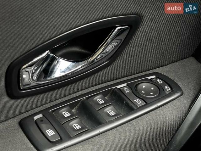 Бежевый Рено Меган, объемом двигателя 1.46 л и пробегом 201 тыс. км за 7399 $, фото 76 на Automoto.ua