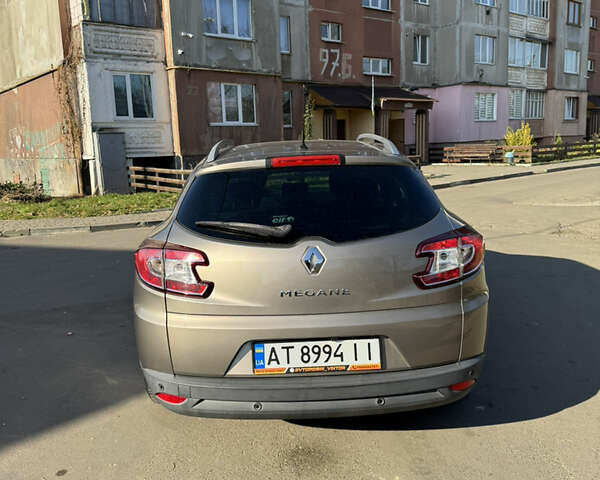 Бежевый Рено Меган, объемом двигателя 2 л и пробегом 154 тыс. км за 8400 $, фото 3 на Automoto.ua