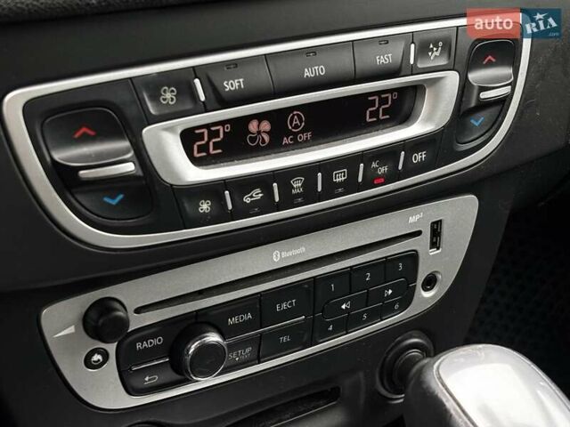 Бежевый Рено Меган, объемом двигателя 1.46 л и пробегом 201 тыс. км за 7399 $, фото 80 на Automoto.ua