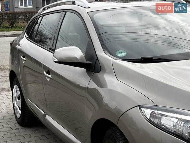 Бежевый Рено Меган, объемом двигателя 1.46 л и пробегом 201 тыс. км за 7399 $, фото 17 на Automoto.ua