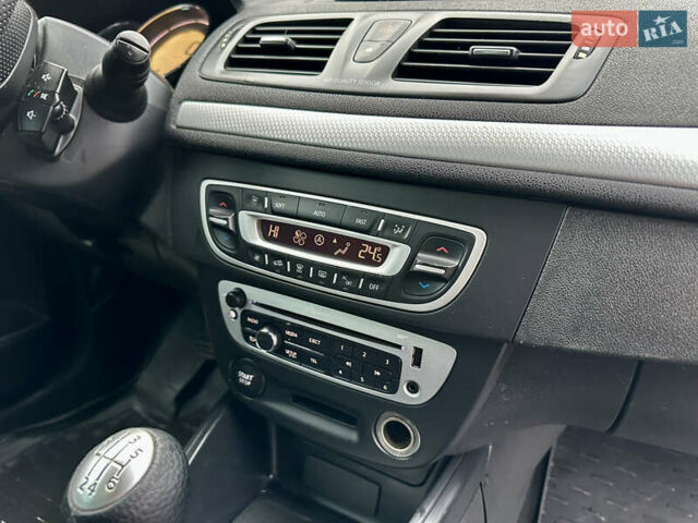 Бежевый Рено Меган, объемом двигателя 1.5 л и пробегом 223 тыс. км за 7800 $, фото 15 на Automoto.ua