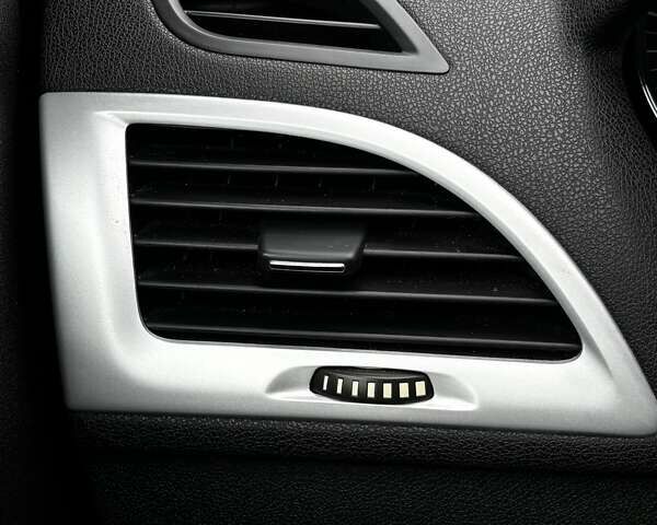 Бежевый Рено Меган, объемом двигателя 1.46 л и пробегом 201 тыс. км за 7399 $, фото 74 на Automoto.ua