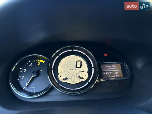 Бежевый Рено Меган, объемом двигателя 1.5 л и пробегом 246 тыс. км за 8200 $, фото 22 на Automoto.ua