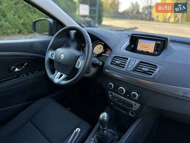 Бежевый Рено Меган, объемом двигателя 1.5 л и пробегом 246 тыс. км за 8200 $, фото 33 на Automoto.ua