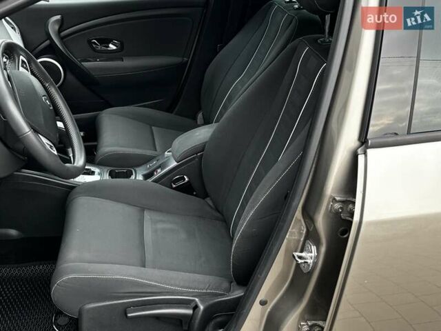 Бежевый Рено Меган, объемом двигателя 1.46 л и пробегом 201 тыс. км за 7399 $, фото 56 на Automoto.ua