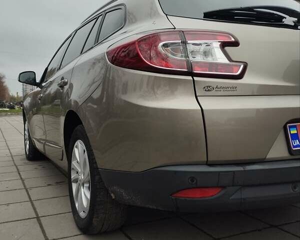 Бежевый Рено Меган, объемом двигателя 1.46 л и пробегом 250 тыс. км за 8500 $, фото 54 на Automoto.ua