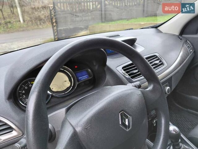 Бежевый Рено Меган, объемом двигателя 1.6 л и пробегом 181 тыс. км за 7300 $, фото 10 на Automoto.ua