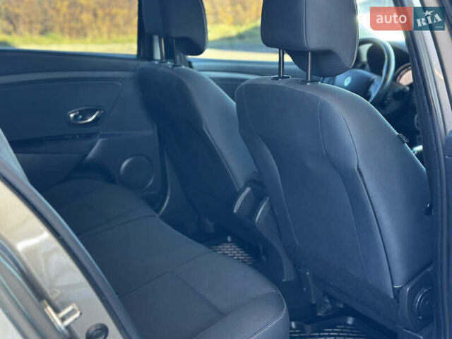 Бежевий Рено Меган, об'ємом двигуна 1.46 л та пробігом 246 тис. км за 6990 $, фото 55 на Automoto.ua