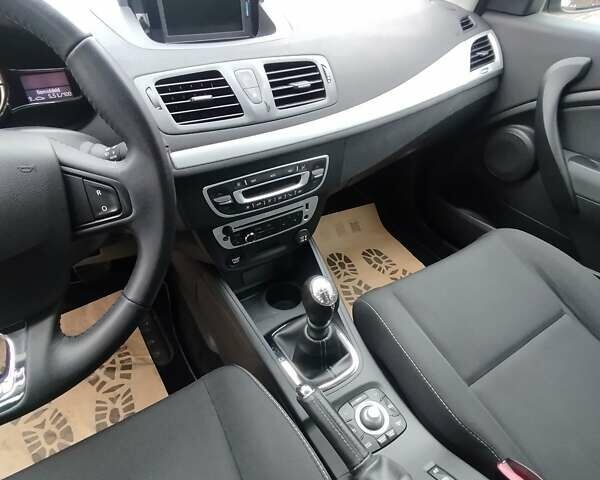 Бежевый Рено Меган, объемом двигателя 1.46 л и пробегом 250 тыс. км за 8500 $, фото 21 на Automoto.ua