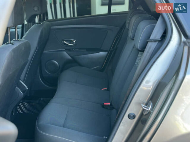 Бежевий Рено Меган, об'ємом двигуна 1.46 л та пробігом 246 тис. км за 6990 $, фото 51 на Automoto.ua