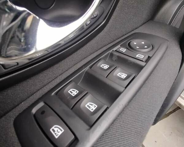 Бежевый Рено Меган, объемом двигателя 1.46 л и пробегом 250 тыс. км за 8500 $, фото 26 на Automoto.ua