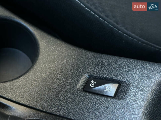 Бежевий Рено Меган, об'ємом двигуна 1.46 л та пробігом 246 тис. км за 6990 $, фото 47 на Automoto.ua