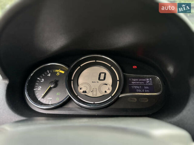 Бежевый Рено Меган, объемом двигателя 1.5 л и пробегом 220 тыс. км за 8350 $, фото 54 на Automoto.ua