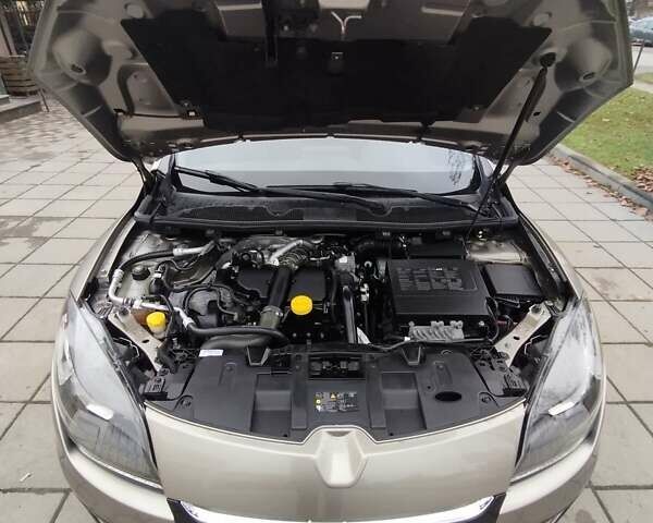 Бежевый Рено Меган, объемом двигателя 1.46 л и пробегом 250 тыс. км за 8500 $, фото 45 на Automoto.ua