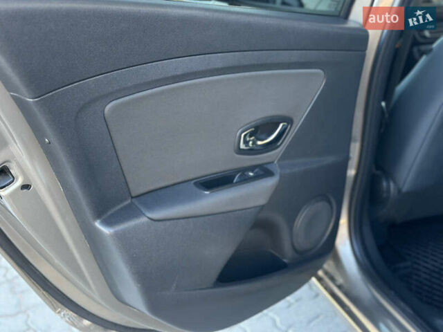 Бежевий Рено Меган, об'ємом двигуна 1.46 л та пробігом 246 тис. км за 6990 $, фото 48 на Automoto.ua