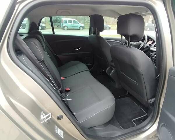 Бежевый Рено Меган, объемом двигателя 1.46 л и пробегом 250 тыс. км за 8500 $, фото 38 на Automoto.ua