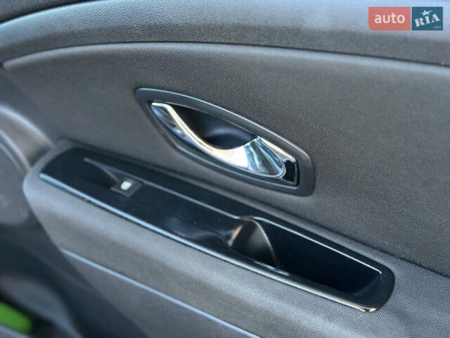 Бежевий Рено Меган, об'ємом двигуна 1.46 л та пробігом 246 тис. км за 6990 $, фото 58 на Automoto.ua