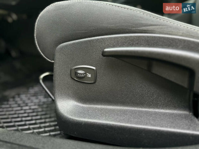 Бежевый Рено Меган, объемом двигателя 1.5 л и пробегом 220 тыс. км за 8350 $, фото 49 на Automoto.ua