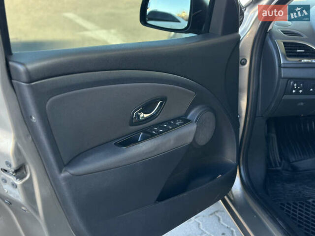 Бежевий Рено Меган, об'ємом двигуна 1.46 л та пробігом 246 тис. км за 6990 $, фото 33 на Automoto.ua