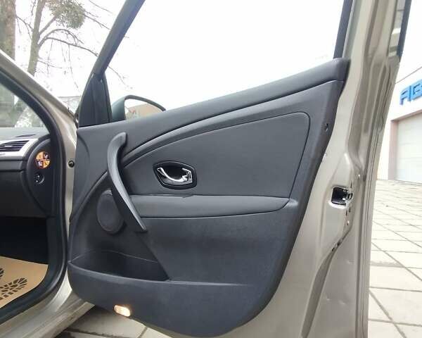 Бежевый Рено Меган, объемом двигателя 1.46 л и пробегом 250 тыс. км за 8500 $, фото 44 на Automoto.ua