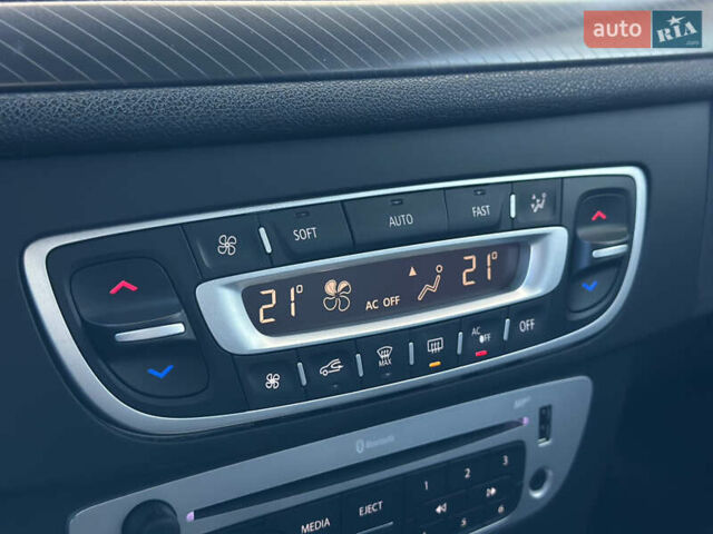 Бежевий Рено Меган, об'ємом двигуна 1.46 л та пробігом 246 тис. км за 6990 $, фото 43 на Automoto.ua