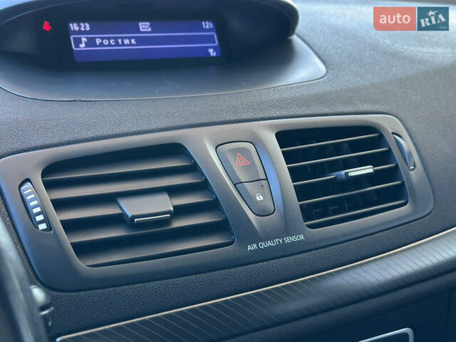 Бежевий Рено Меган, об'ємом двигуна 1.46 л та пробігом 246 тис. км за 6990 $, фото 45 на Automoto.ua