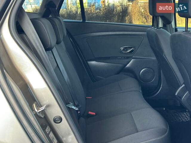 Бежевий Рено Меган, об'ємом двигуна 1.46 л та пробігом 246 тис. км за 6990 $, фото 56 на Automoto.ua