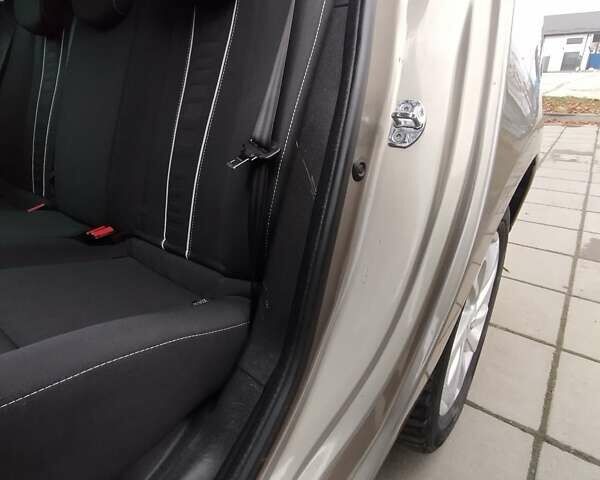 Бежевый Рено Меган, объемом двигателя 1.46 л и пробегом 250 тыс. км за 8500 $, фото 12 на Automoto.ua