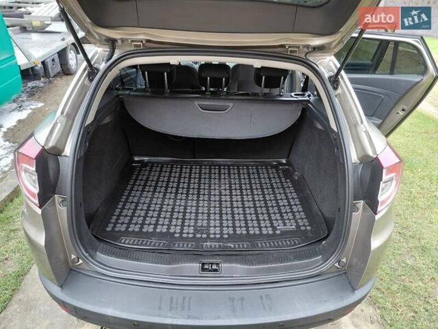 Бежевый Рено Меган, объемом двигателя 1.6 л и пробегом 181 тыс. км за 7300 $, фото 8 на Automoto.ua