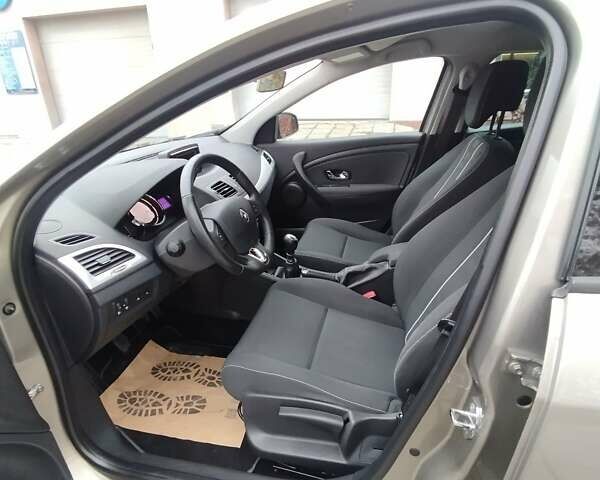 Бежевый Рено Меган, объемом двигателя 1.46 л и пробегом 250 тыс. км за 8500 $, фото 17 на Automoto.ua