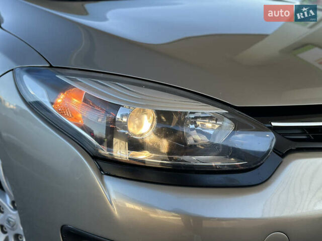 Бежевий Рено Меган, об'ємом двигуна 1.46 л та пробігом 246 тис. км за 6990 $, фото 4 на Automoto.ua