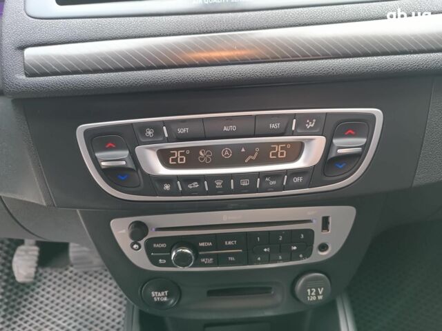 Бежевый Рено Меган, объемом двигателя 2.4 л и пробегом 248 тыс. км за 9540 $, фото 22 на Automoto.ua